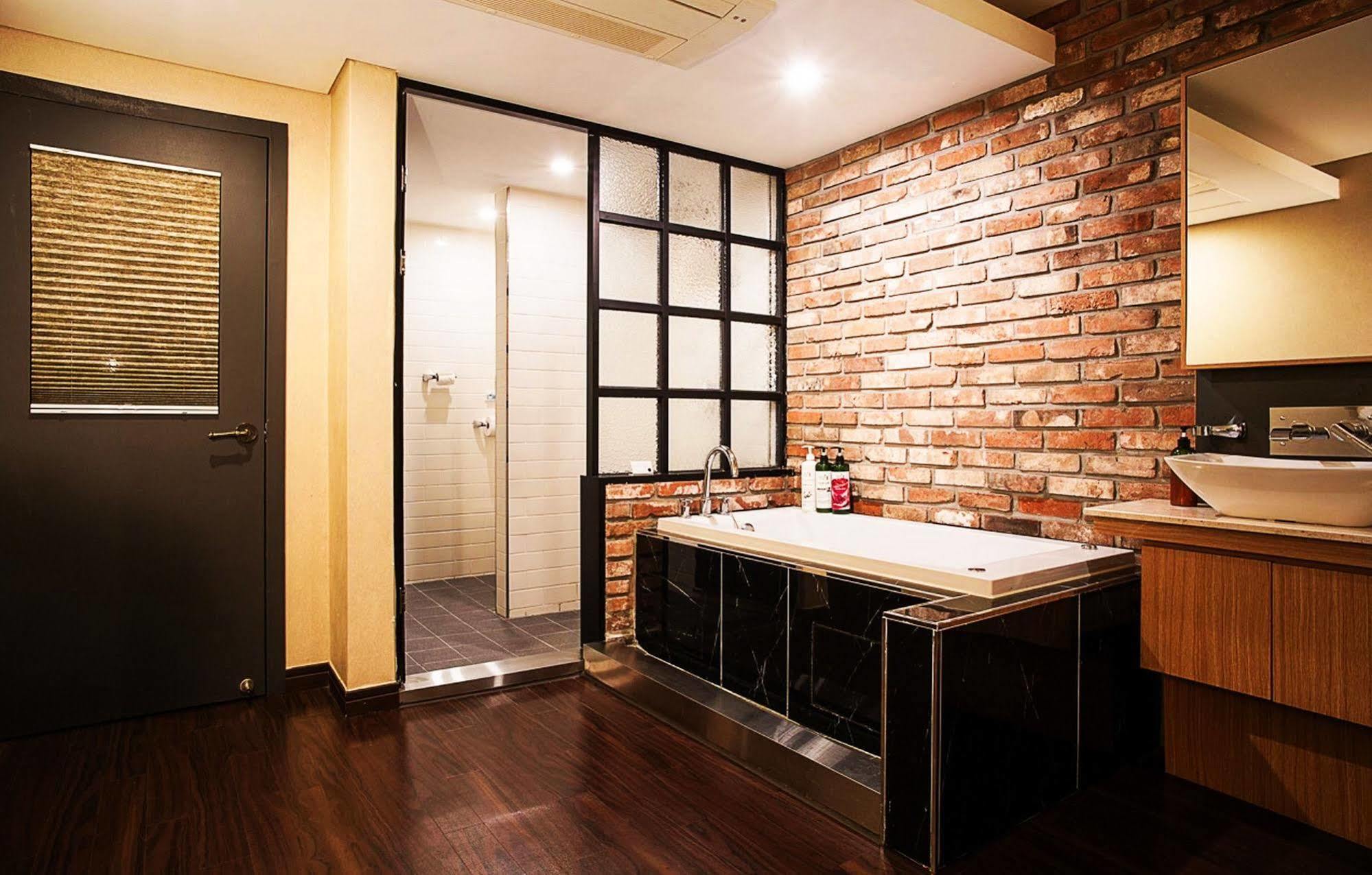 Comma Hotel Пусан Екстериор снимка