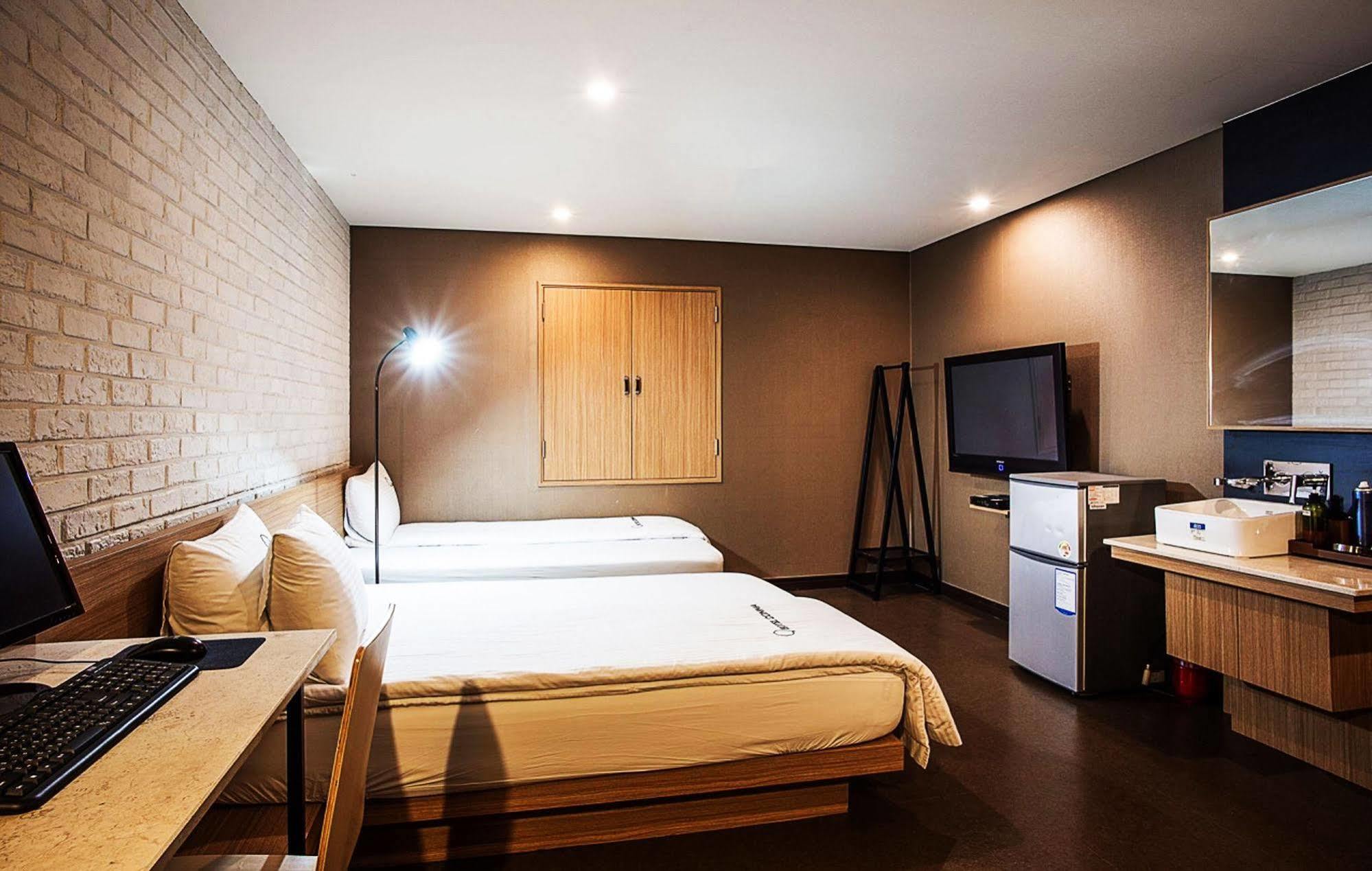 Comma Hotel Пусан Екстериор снимка