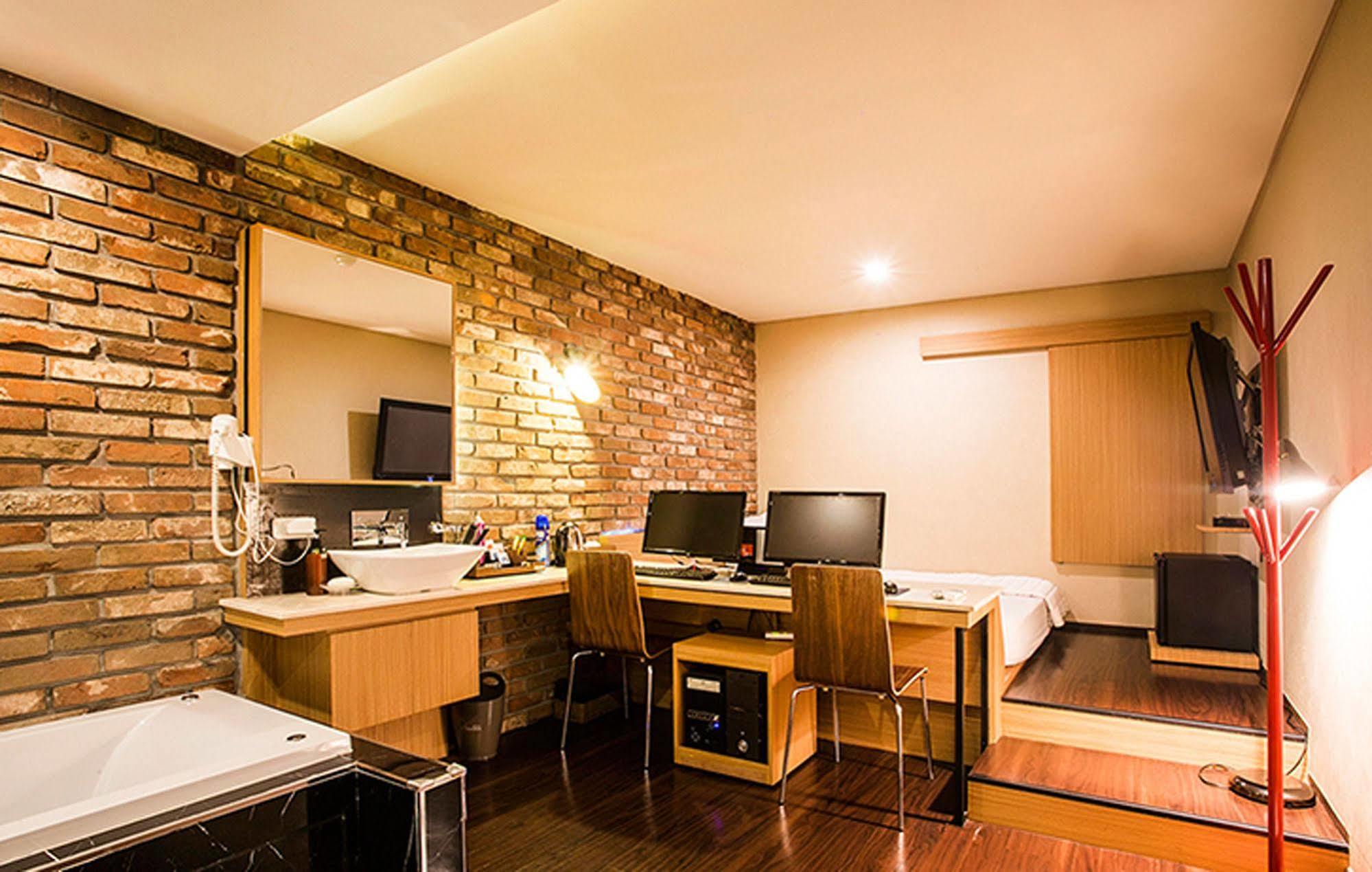 Comma Hotel Пусан Екстериор снимка
